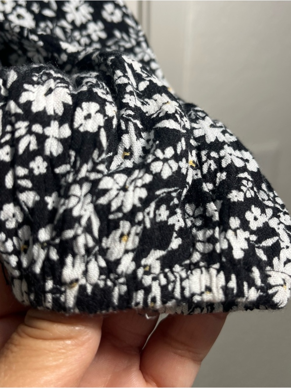 Abercrombie & Fitch Black White Floral Bodysuit Top Size Medium Snaps Y2K - Picture 3 of 13